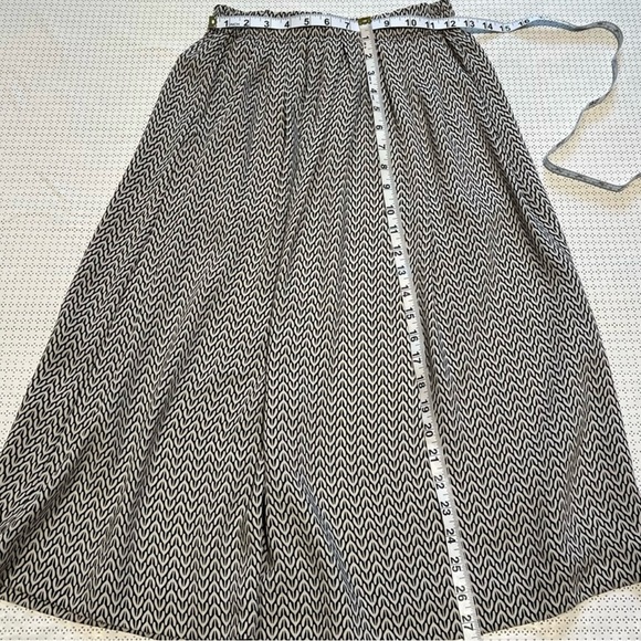 H&M Printed Flowy Midi Skirt Black Cream Size 2 - Picture 2 of 10